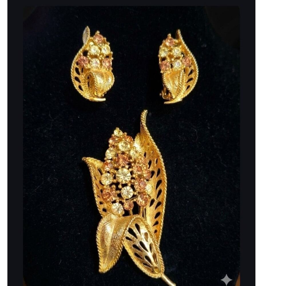 Signed Lisner Demi Parure